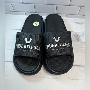True Religion:9 Woman Black Slide Sandals with Raised Logo